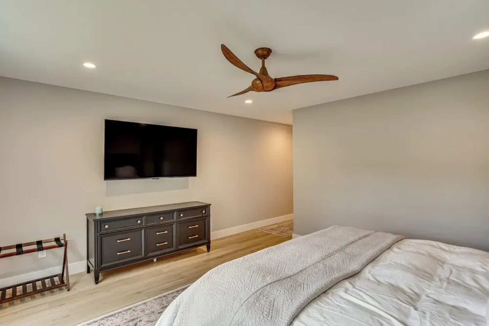 Walk to Beaches + Restaurants: Elkhart Lake Escape