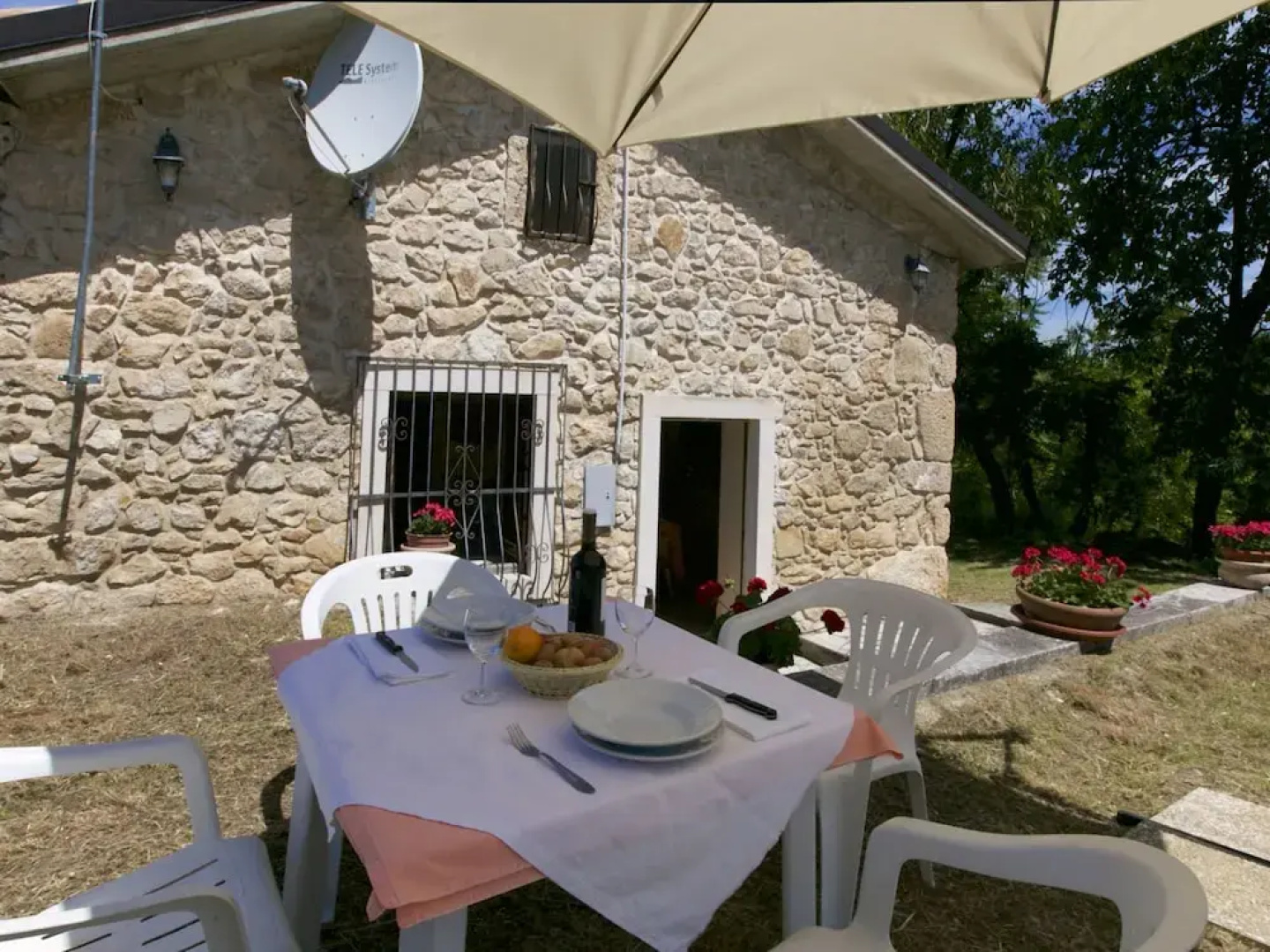Vintage Cottage in Roccamorice with Garden