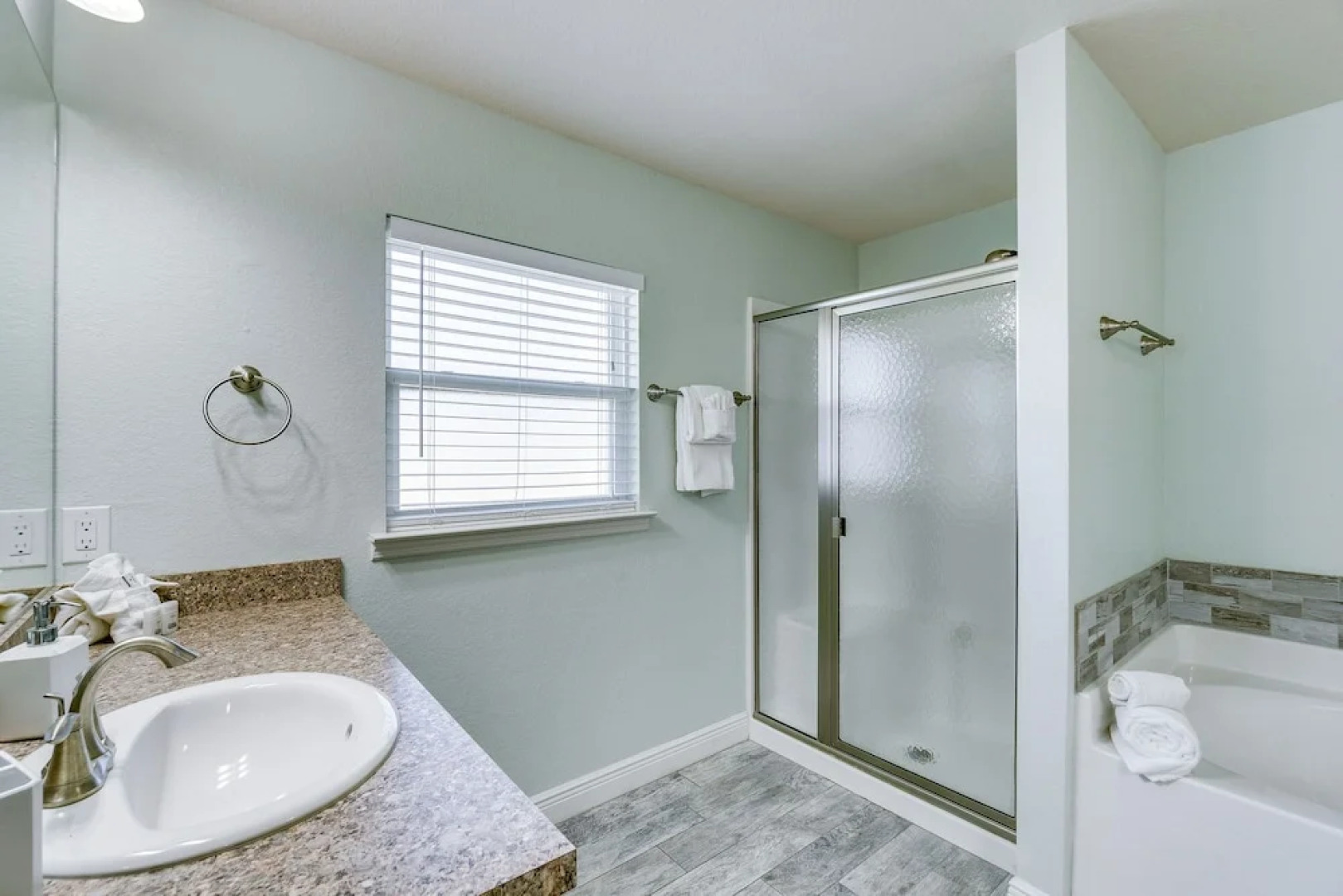 Port Charlotte Home w/ Screened Pool Near Golf!