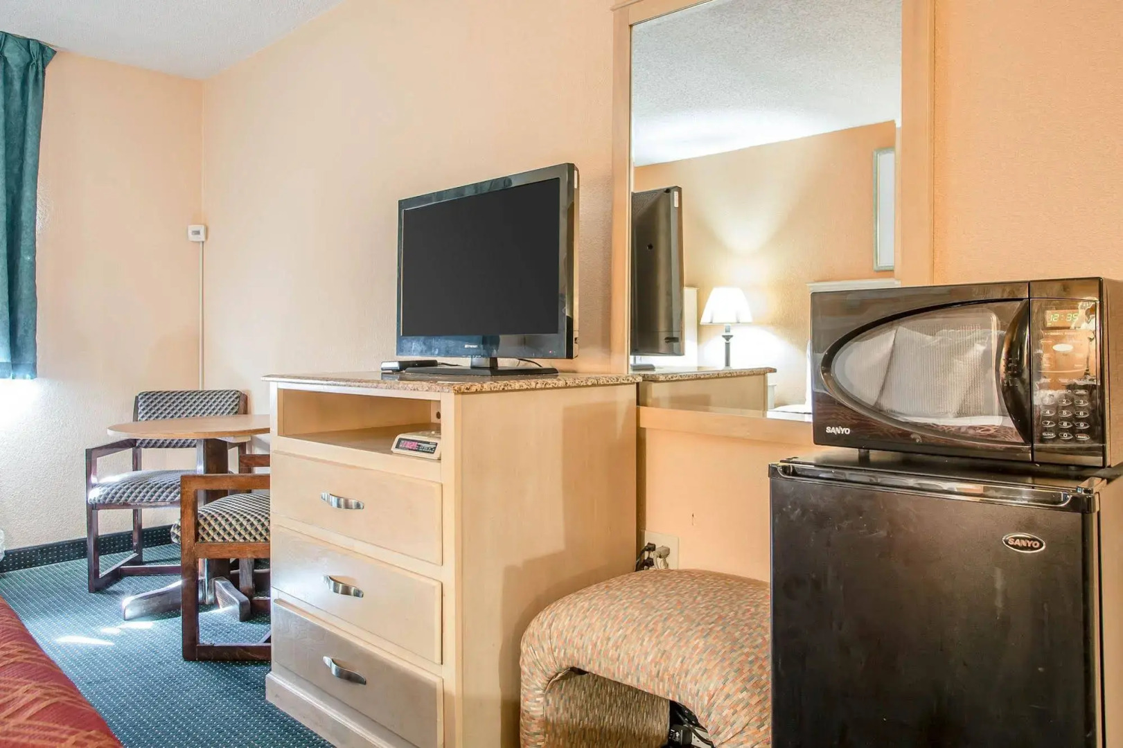 RODEWAY INN and SUITES