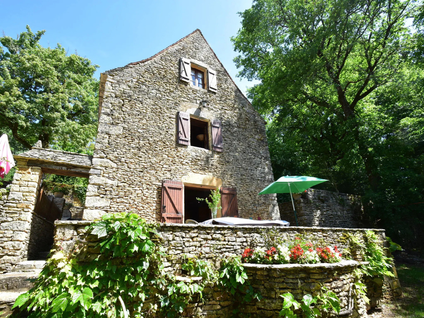 Lovely Périgord Holiday Home in Private Forest in Stunning Surroundings of Besse