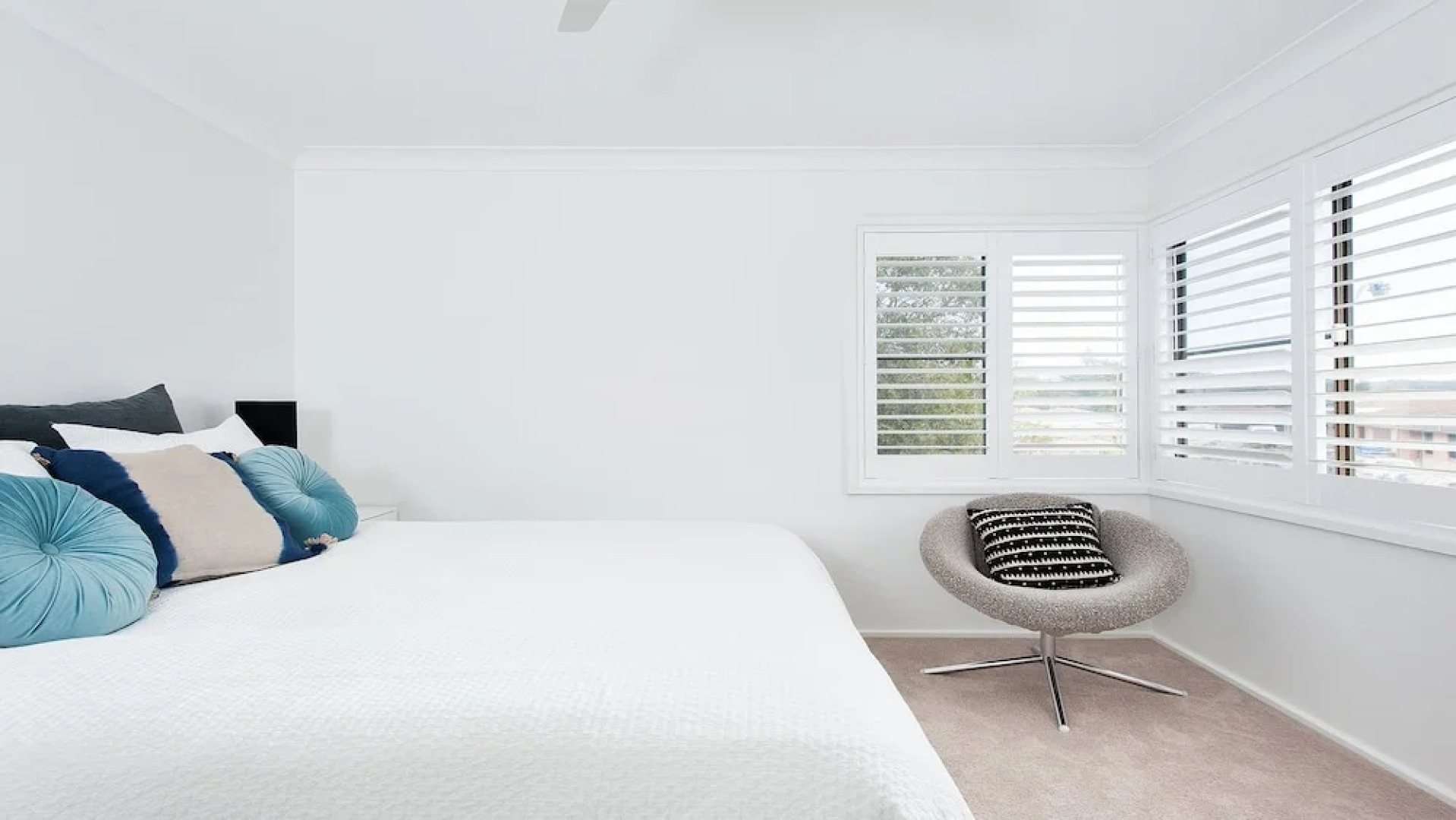 Sandyfeet at Shoal Bay