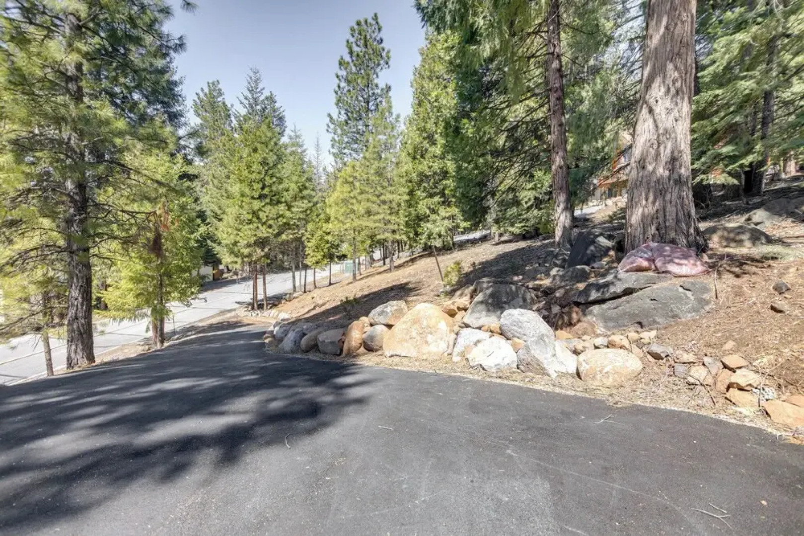 Woodsy Lake Almanor Cabin w/ Community Perks!