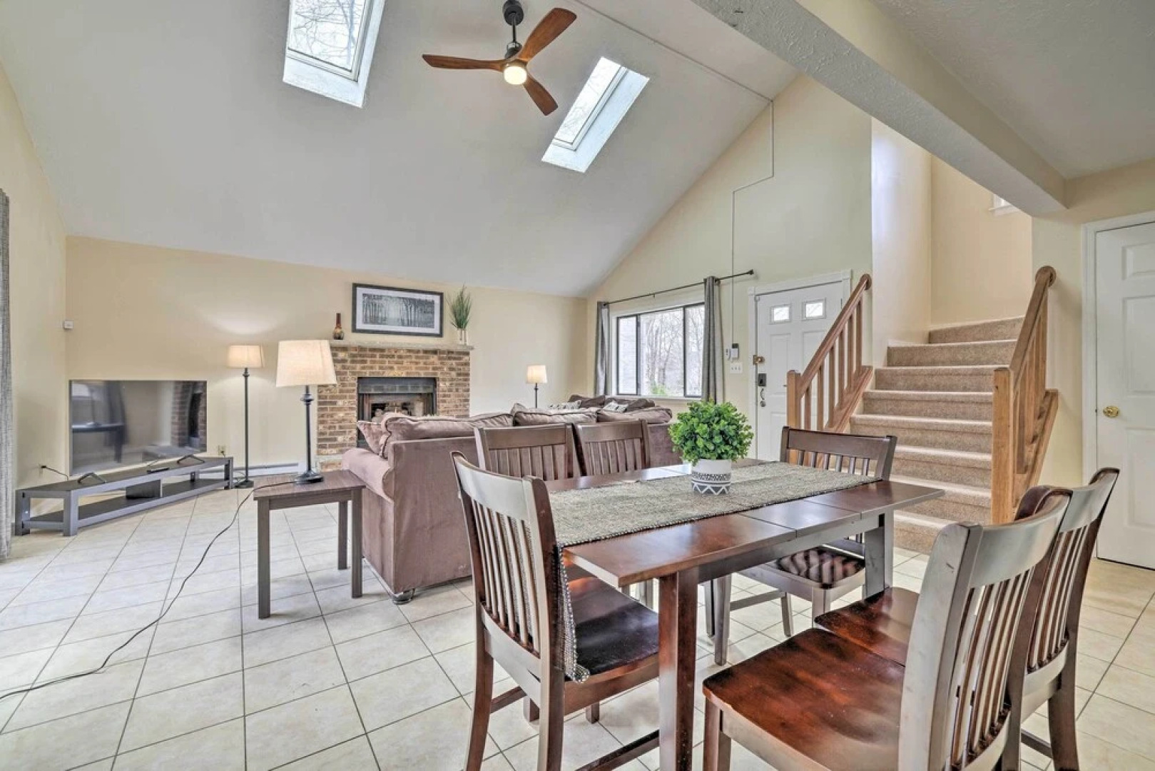 < 2 Mi to Dresser Lake: Home w/ Pool Access!