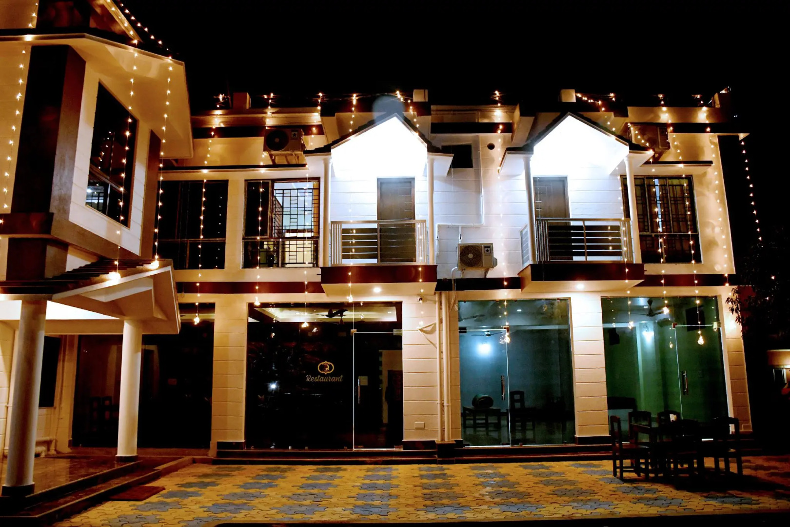 Hotel Aayes & Resort