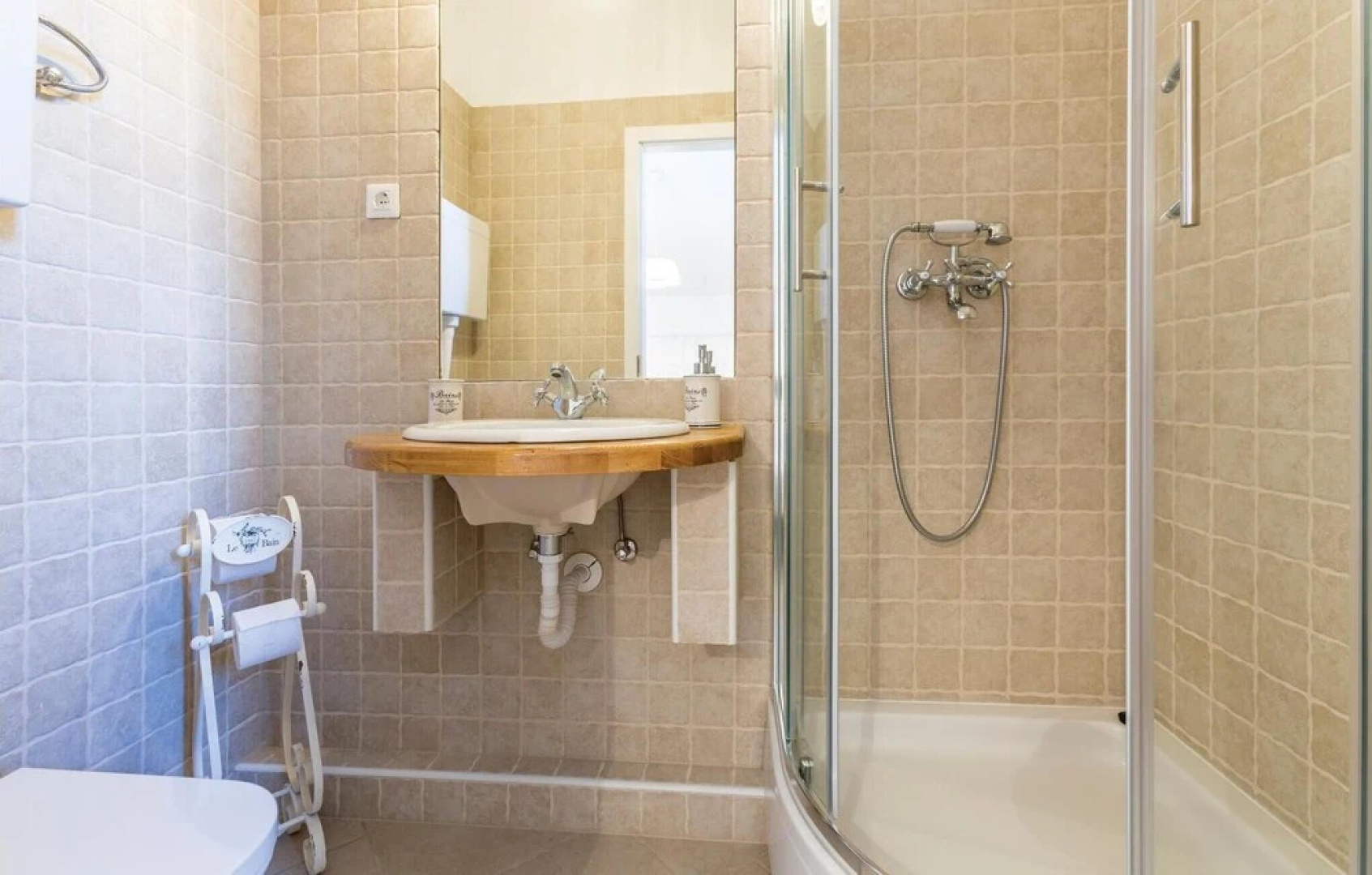 Beautiful Home in Kastel Novi With Wifi and 4 Bedrooms
