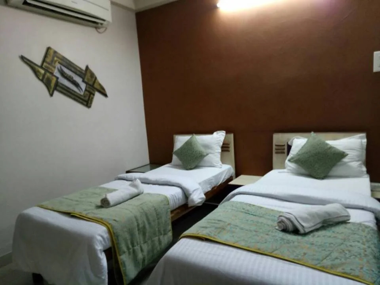 OYO 7439 Hotel Gayatri Inn Annex