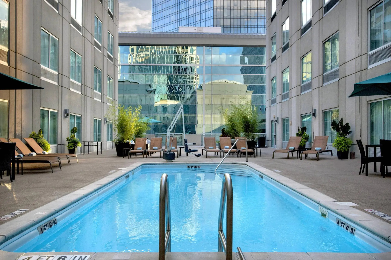 Courtyard by Marriott Charlotte City Center