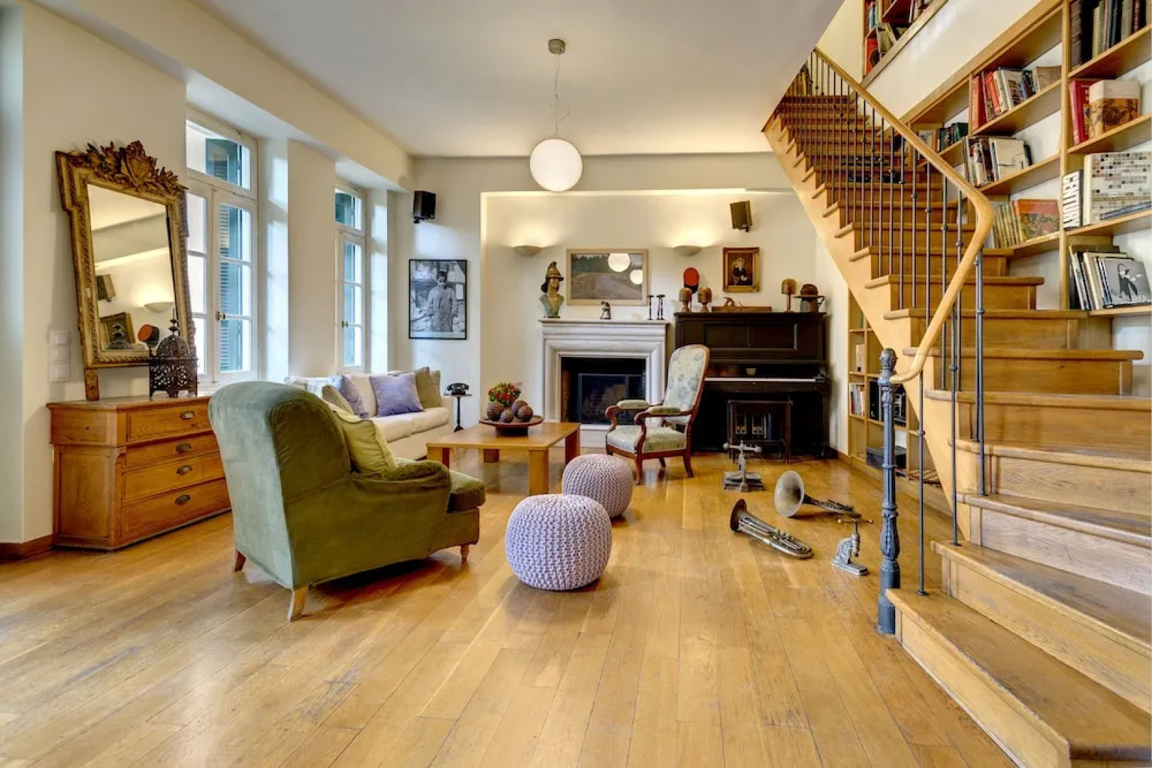 Artistic neoclassical residence