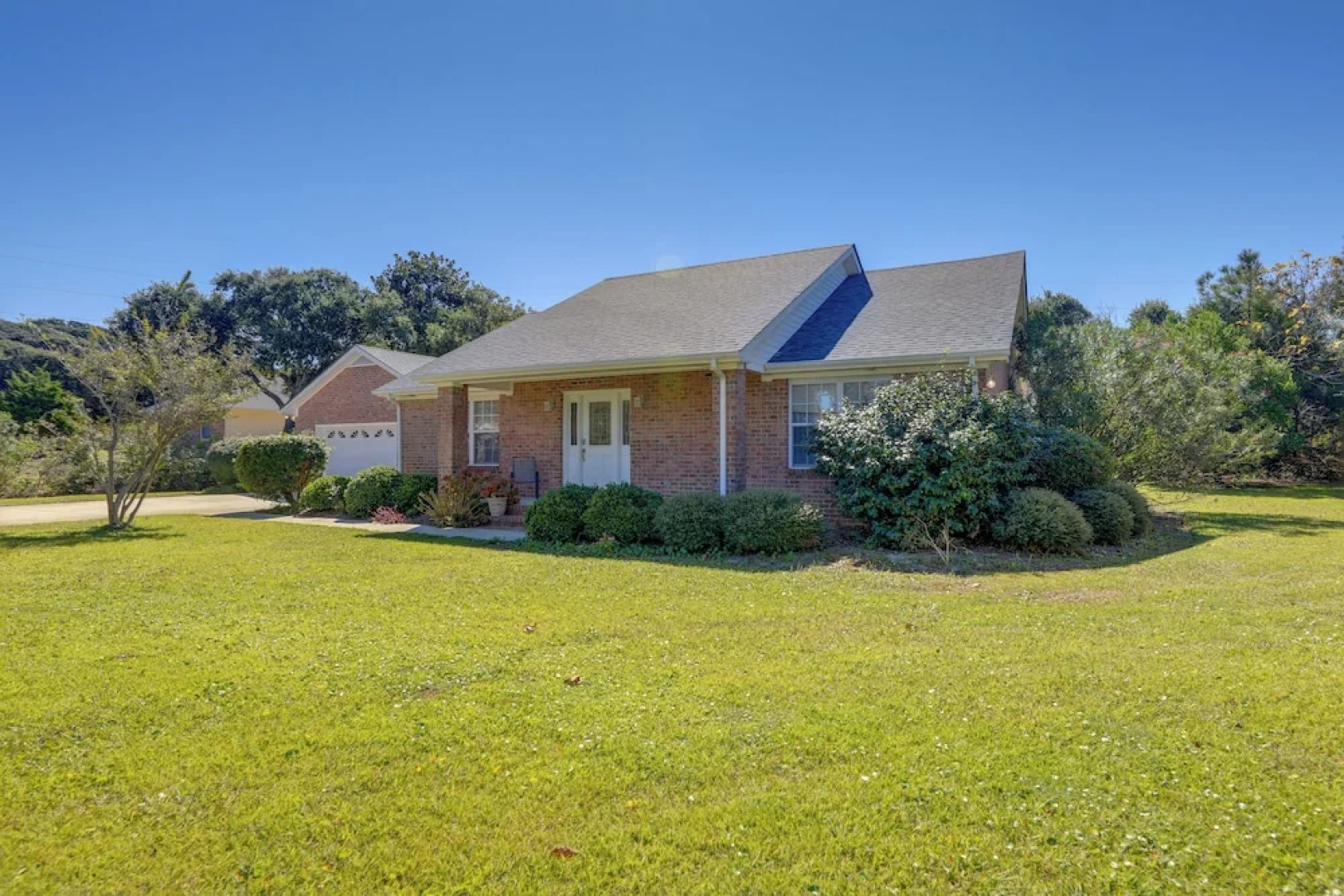 Pine Knoll Shores Getaway - Walk to Beach!