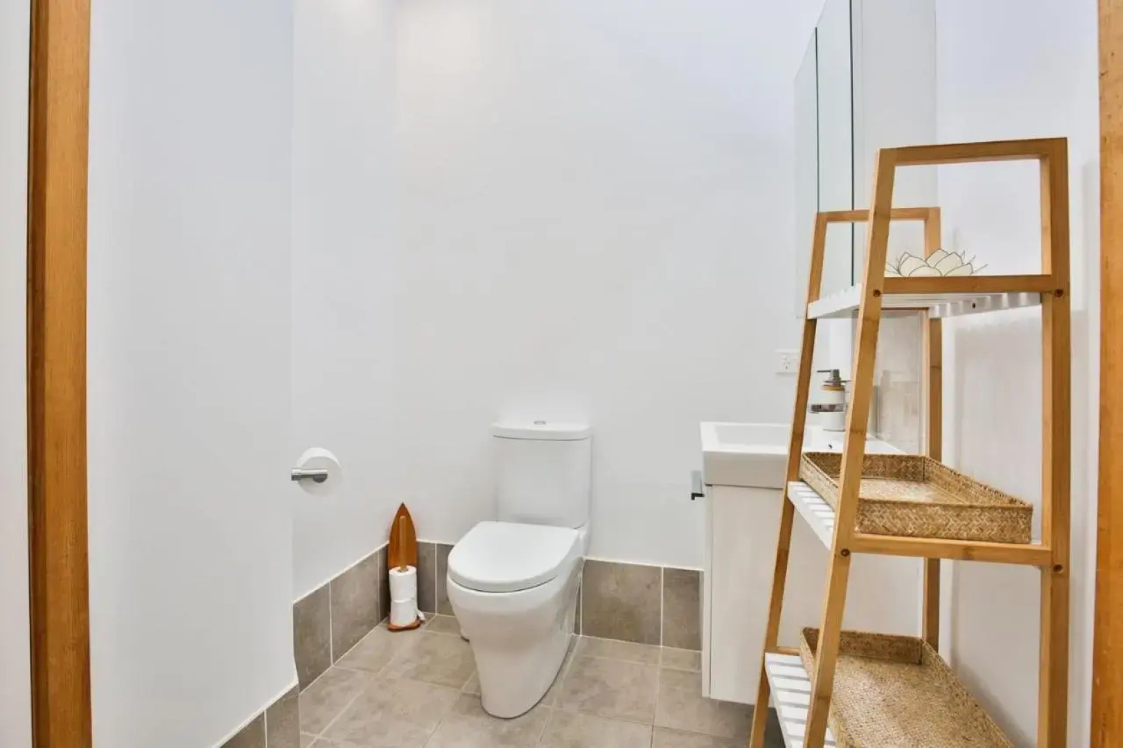 Maldas Retreat Pet Friendly Absolute Beachfront with Spa