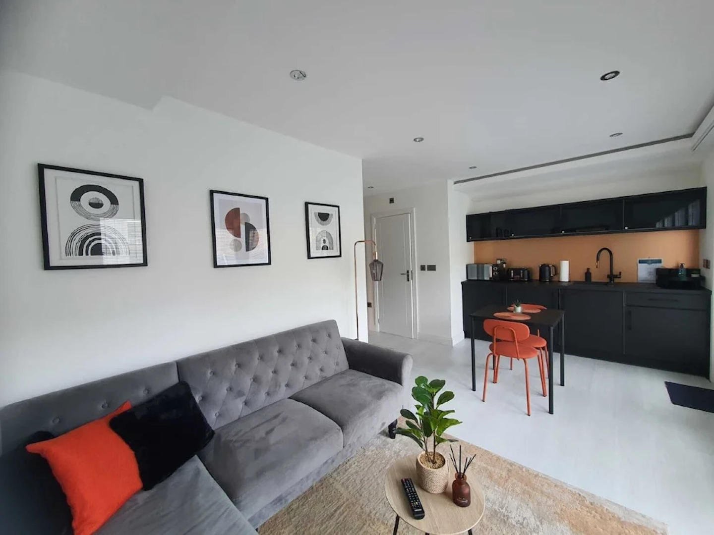 Stunning 1 King bed Cabin in Grays