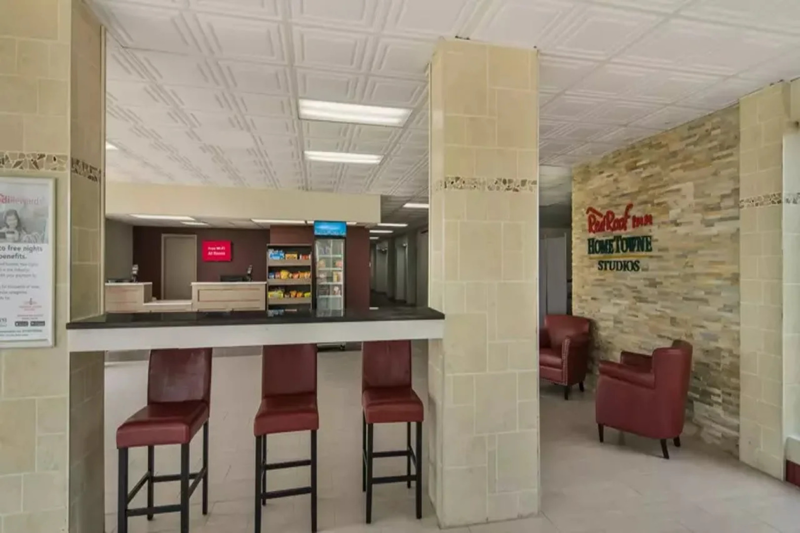 HomeTowne Studios by Red Roof & Conference Center Chicago – N Aurora/ Naperville