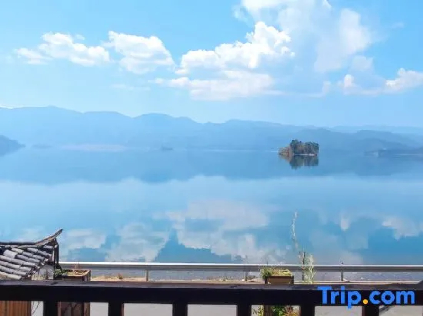Lugu Lake Yuanrongju Lake View Inn