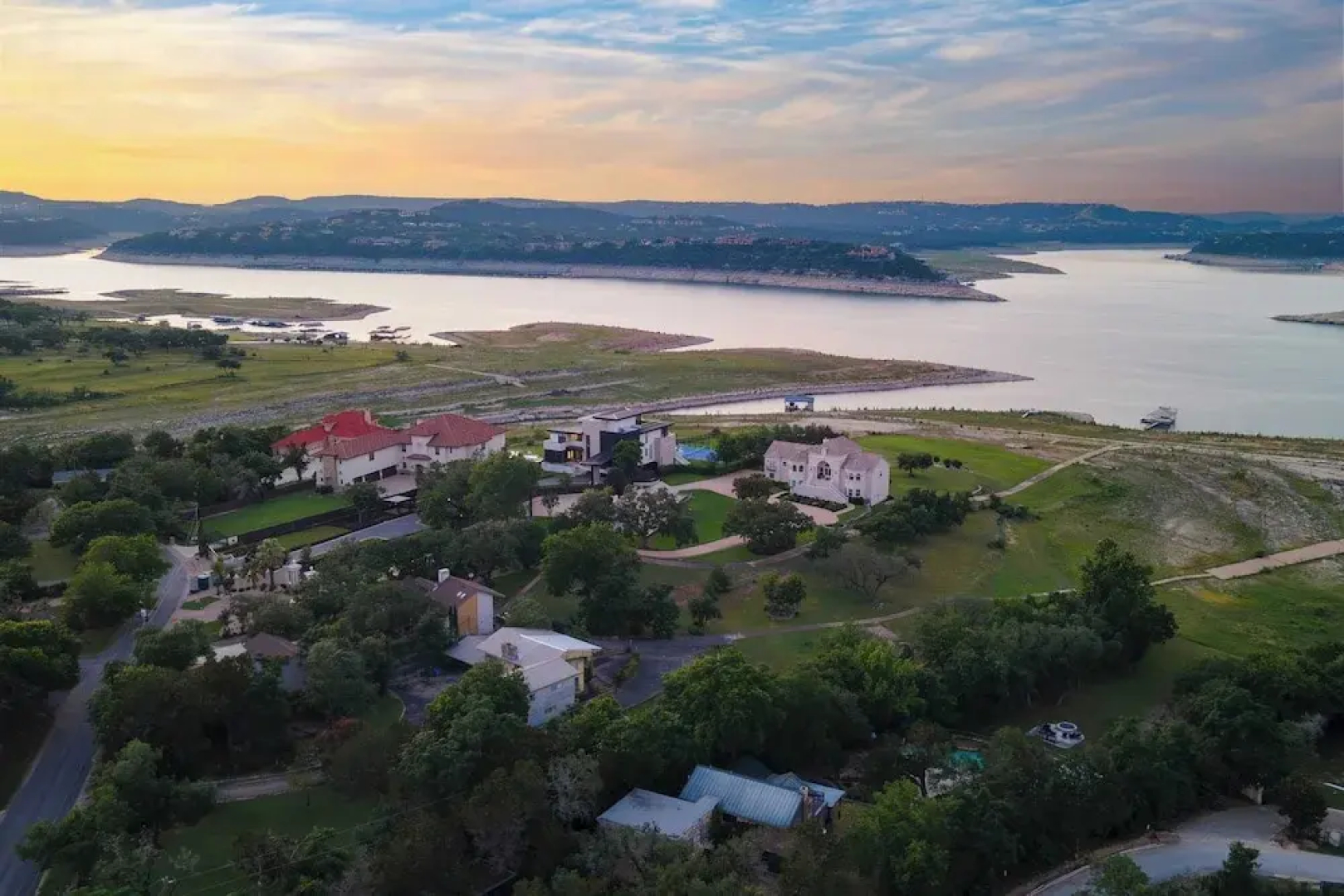 Travis by Avantstay Waterfront Lake Retreat