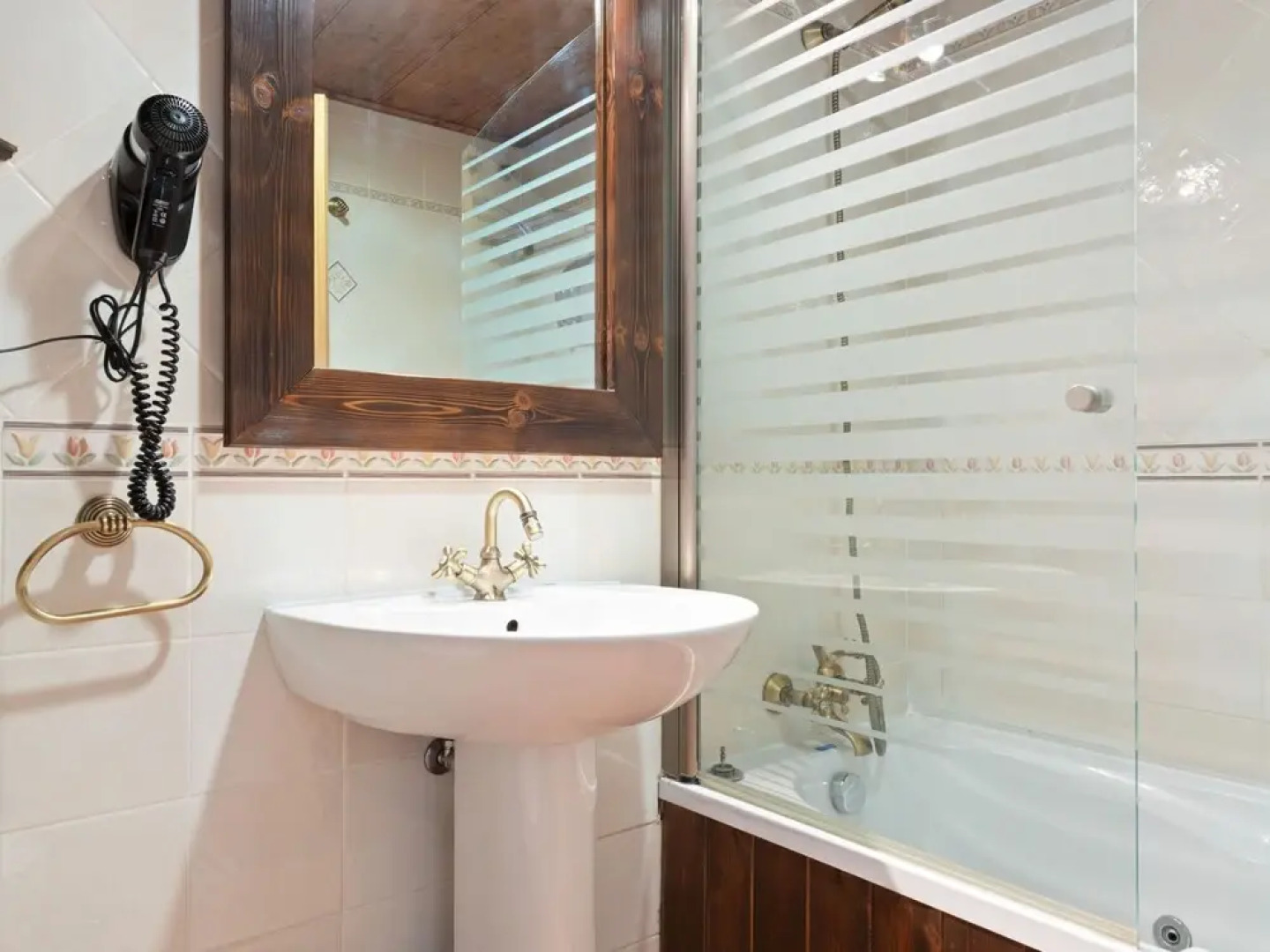 Charming Apartment in Gudar With Terrace