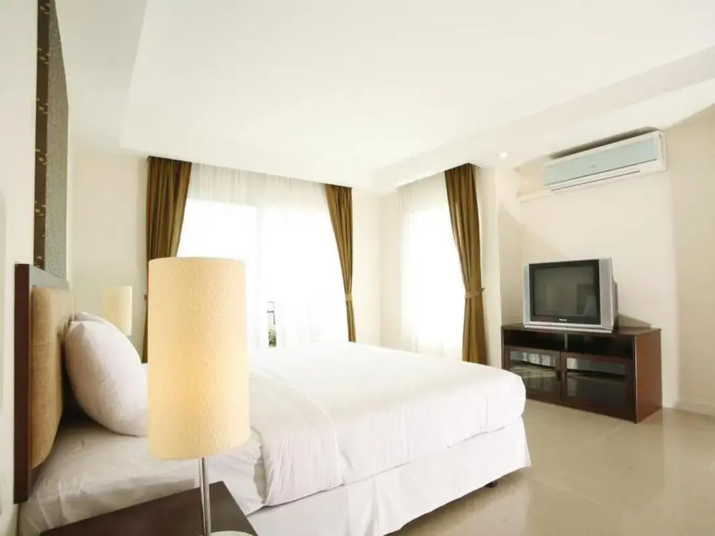 Romance Hotel Srinakarin