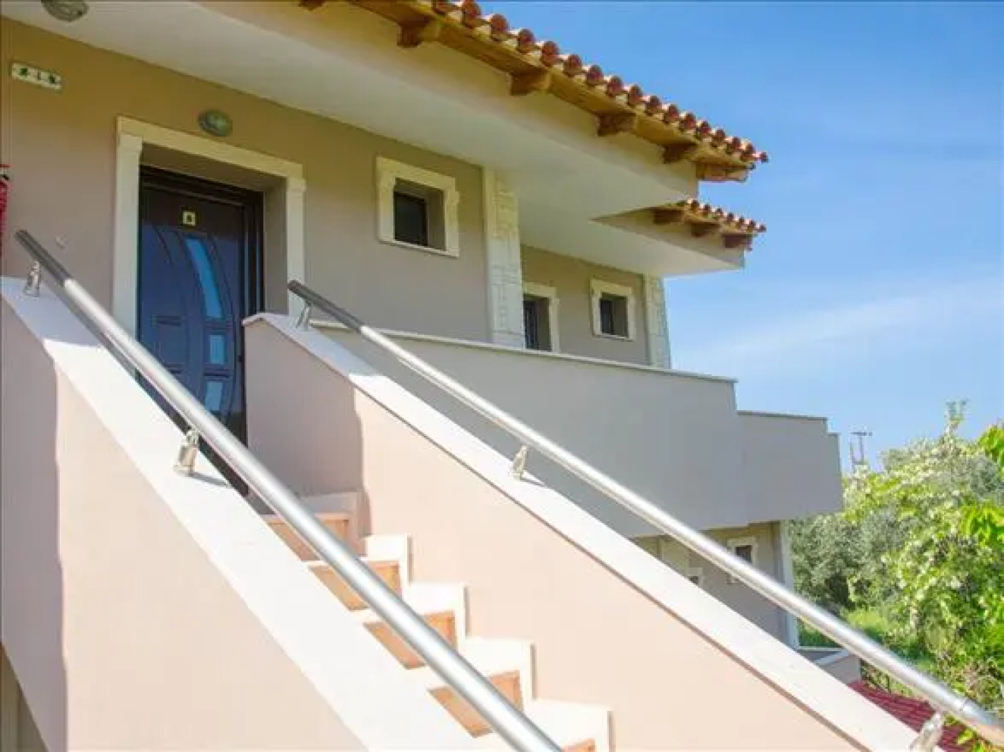 Paradisos Apartments