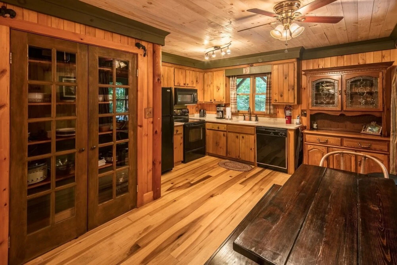Hidden Creek Cabin Apartment