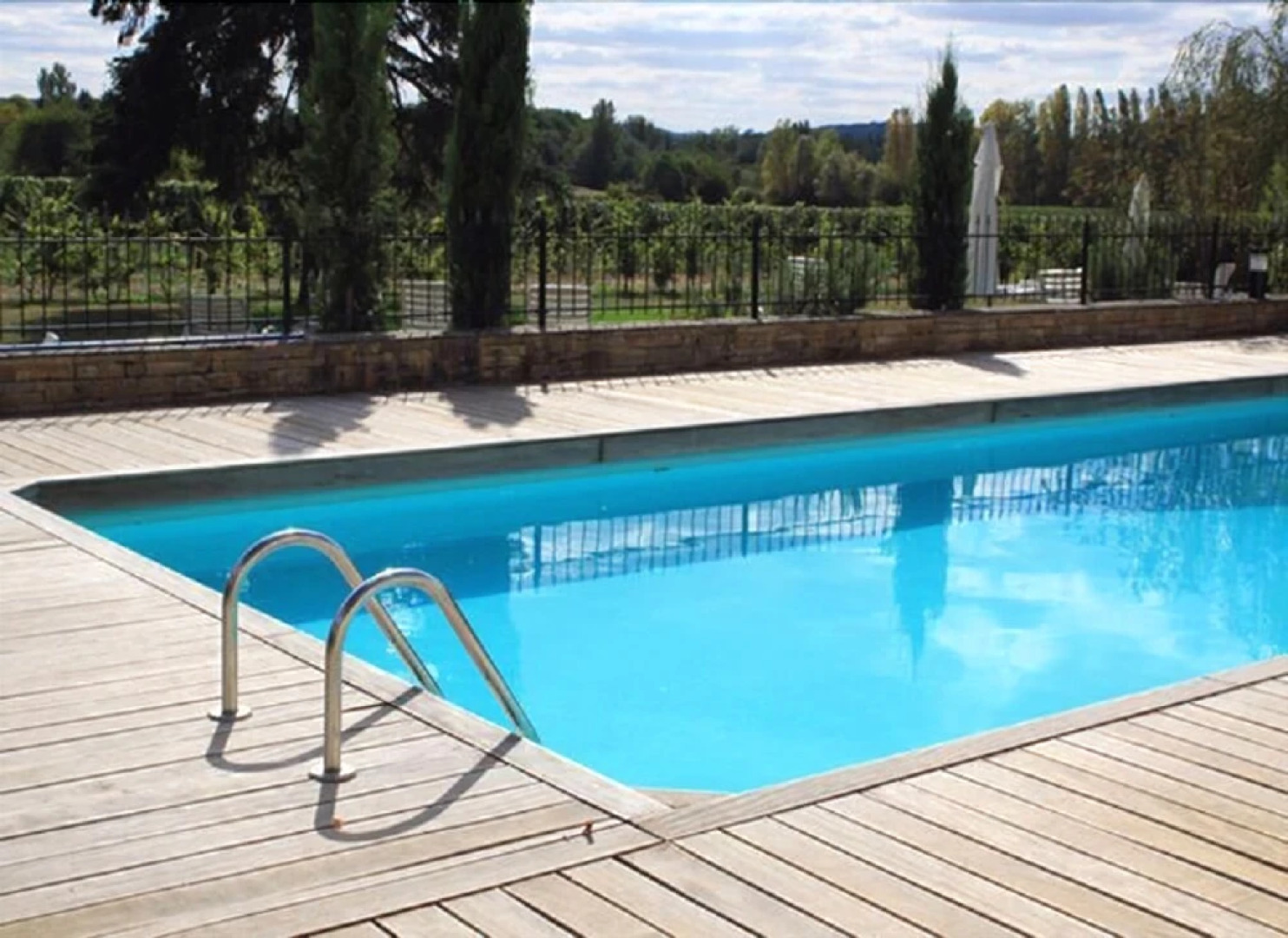 Holiday apartments at the courtyard of French château