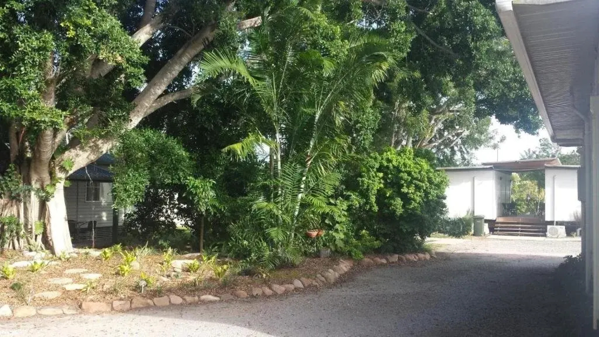 Bushchooks Travellers Village