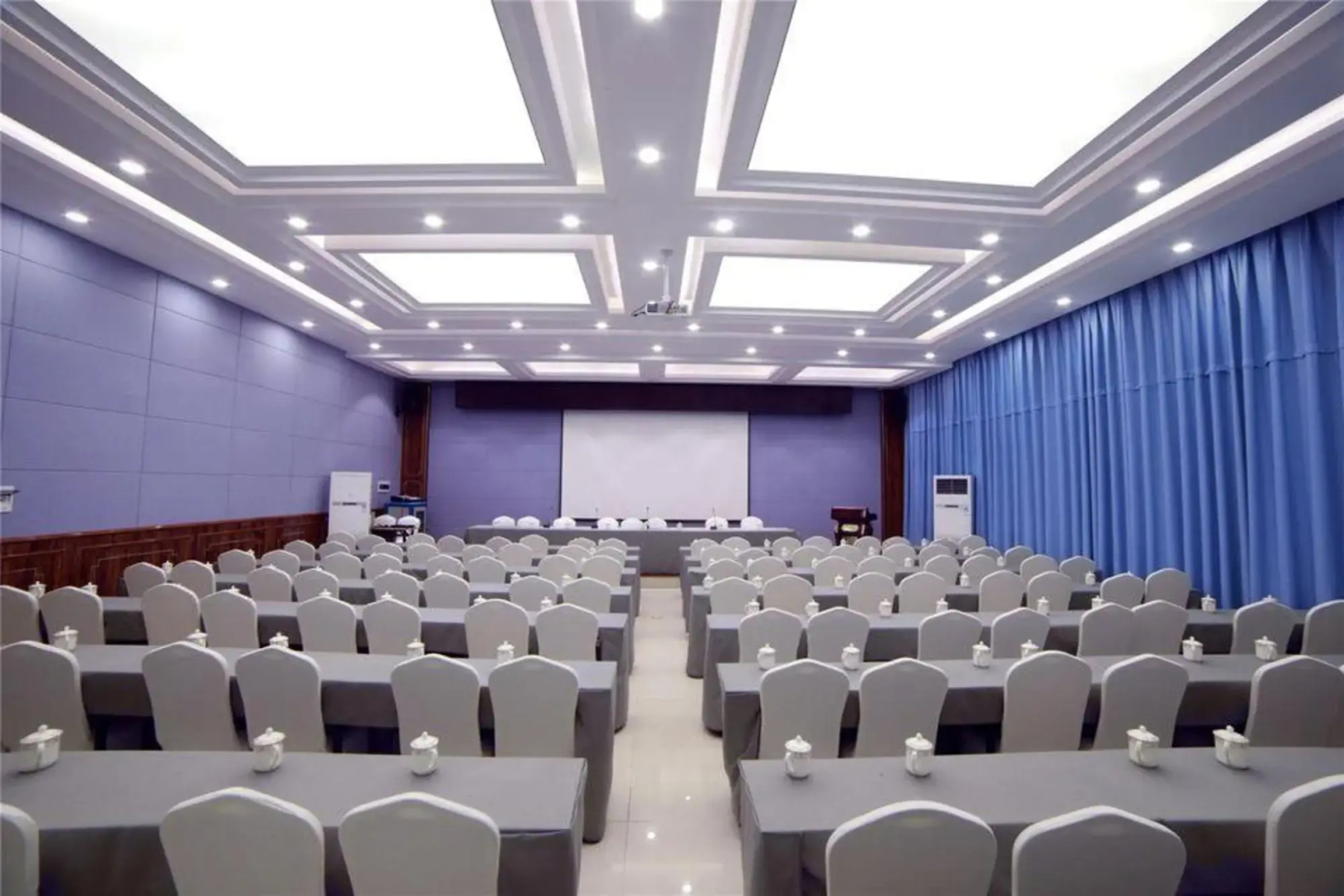 Huiqian Group Hotel (Shaotong Huandong)