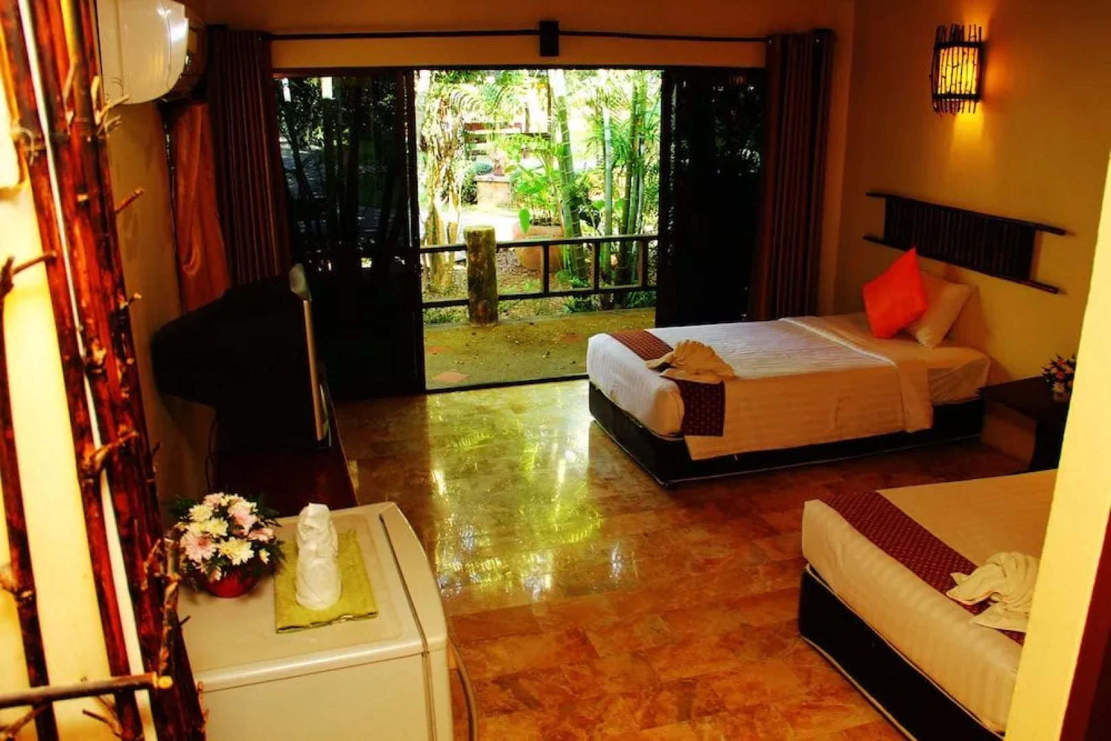 The Hub Erawan Resort