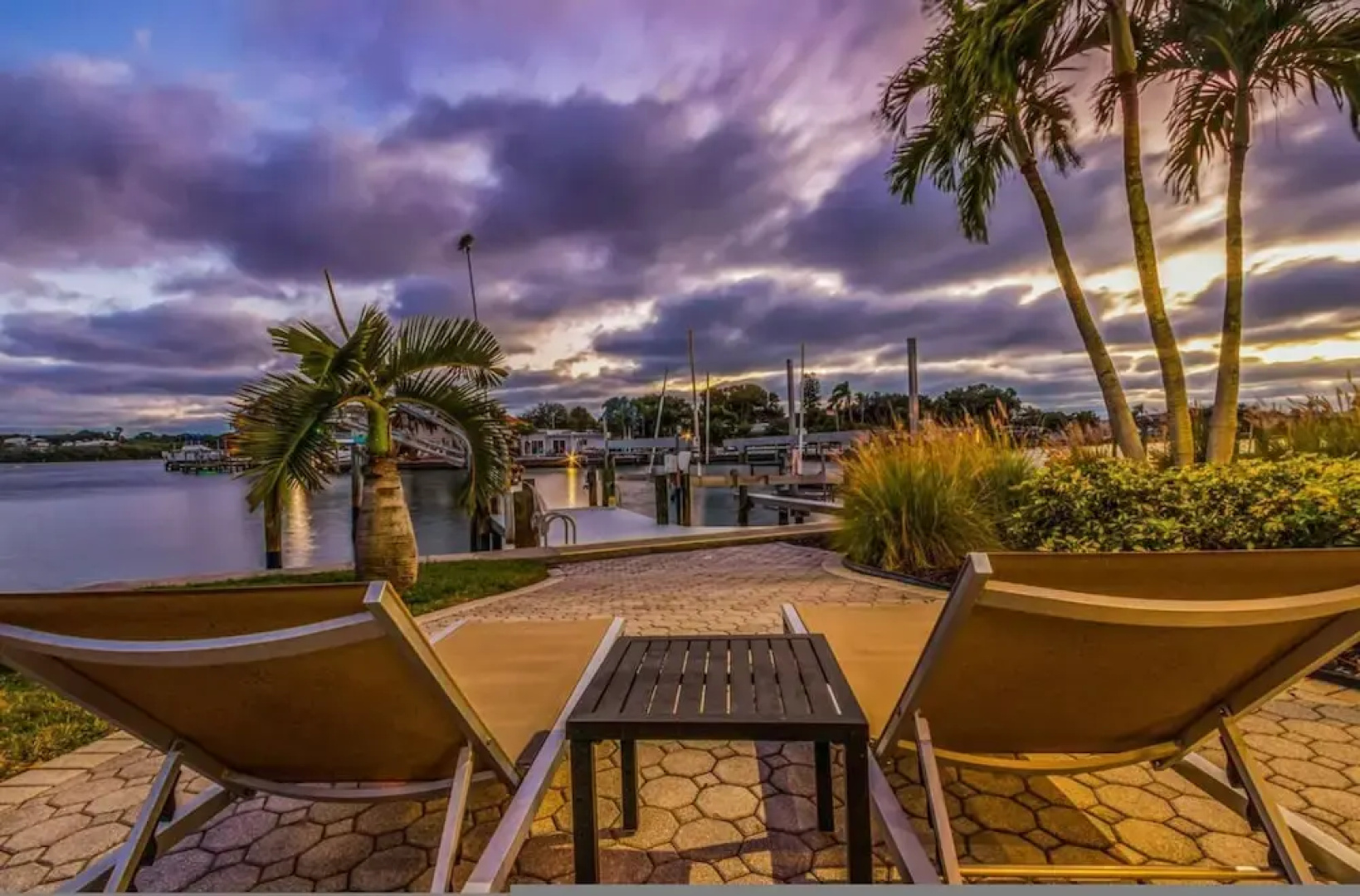 Azule - Waterfront Villa With Private Dock
