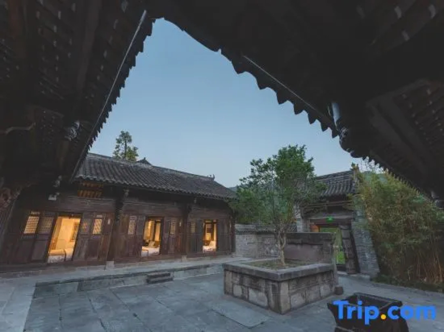 Qujia Courtyard Guesthouse