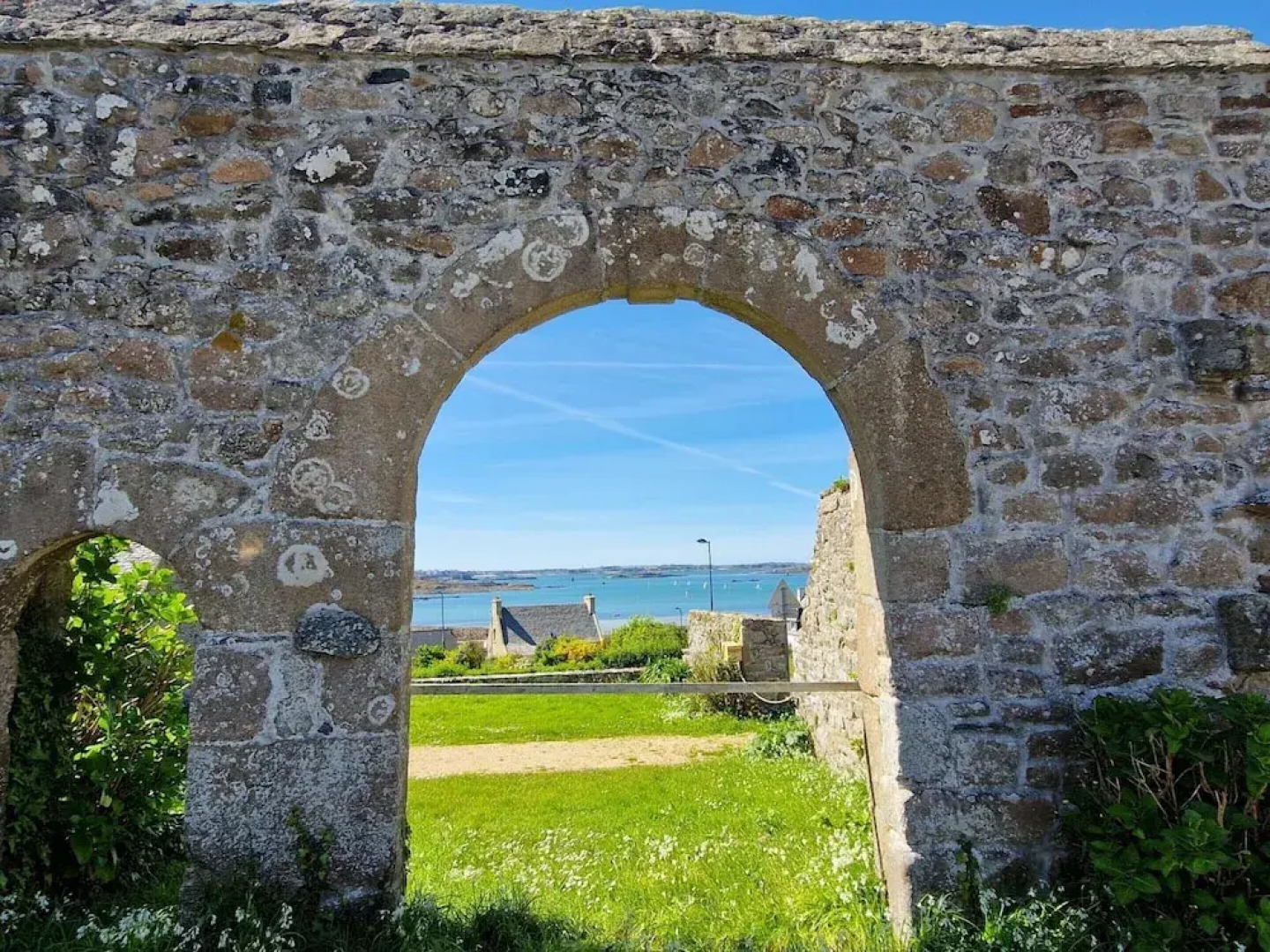 Charming Breton Holiday Home Right by the sea