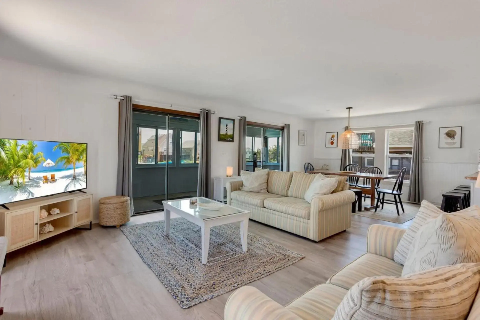 4122 - Blue White Haven