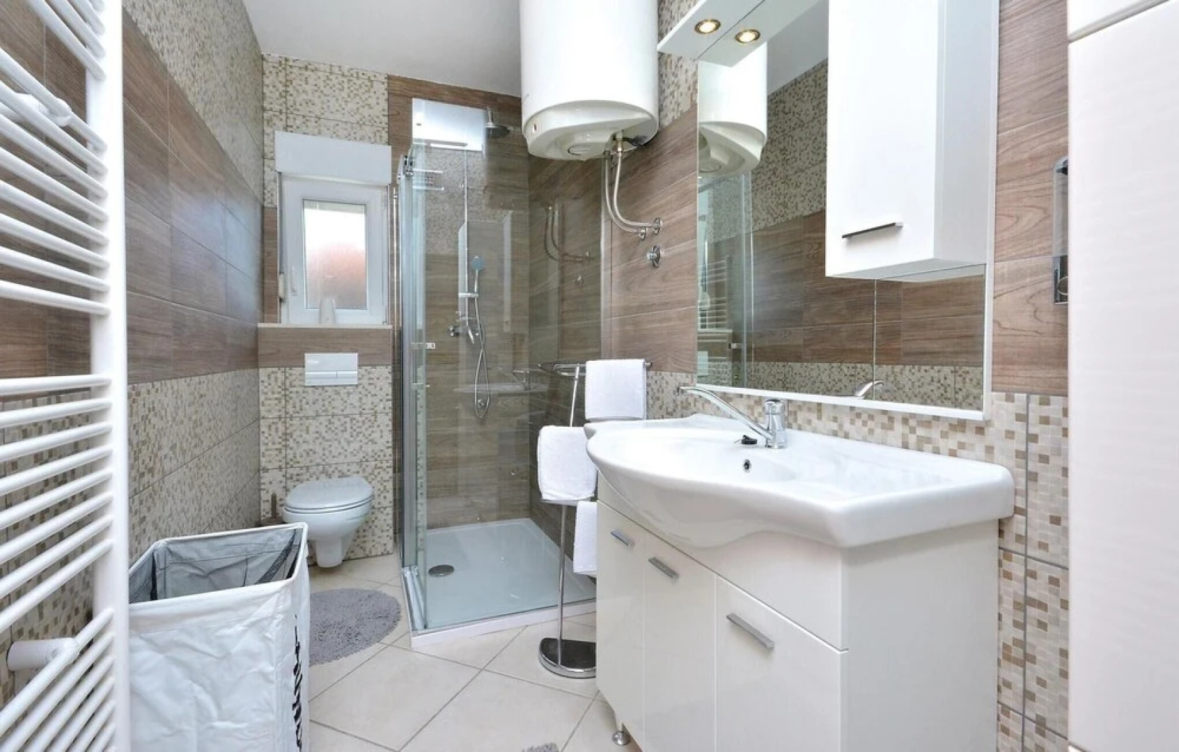 Stunning Home in Zrnovnica With Wifi and 6 Bedrooms