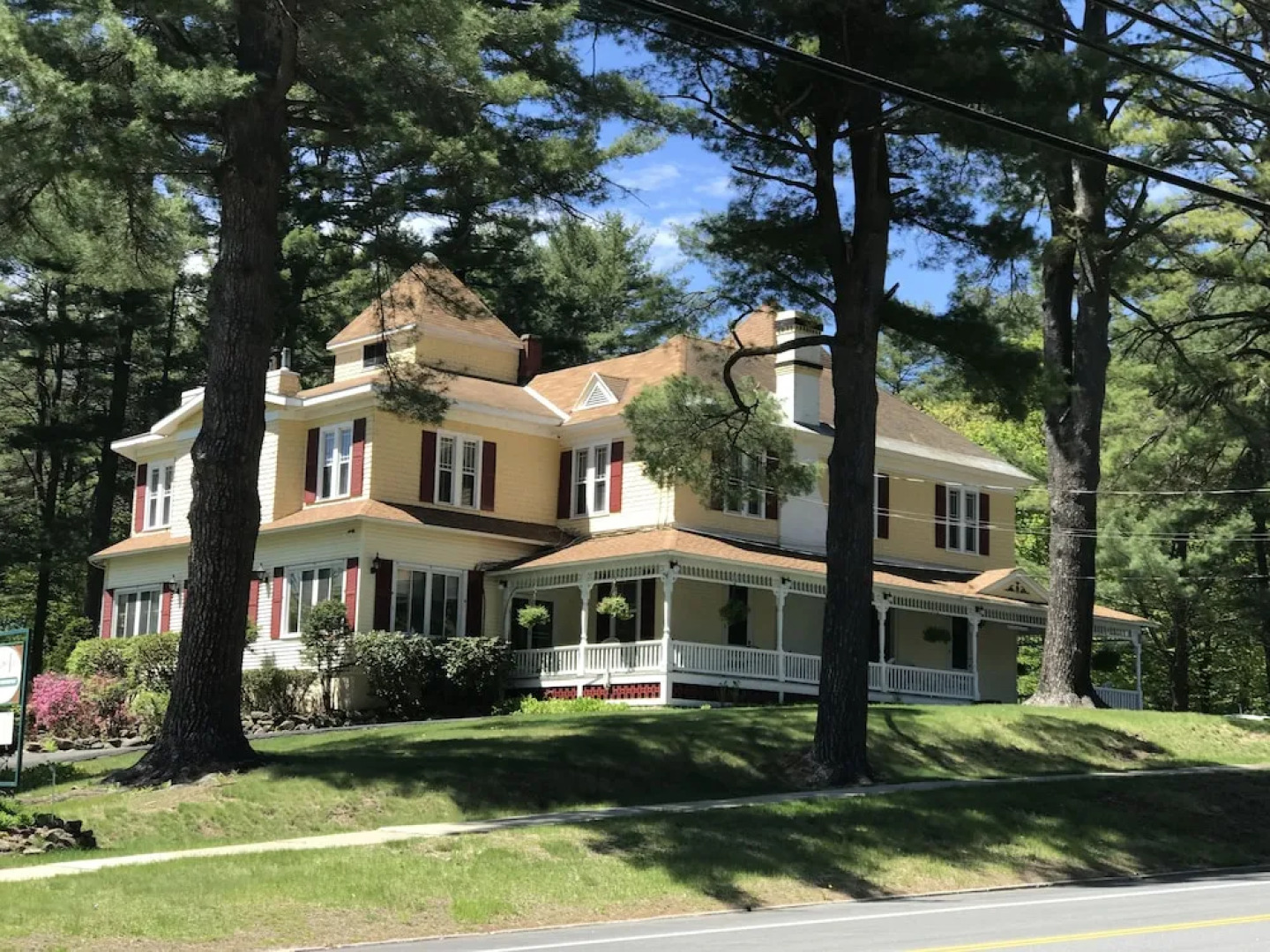 Rockwell Falls Inn and Wine Bar