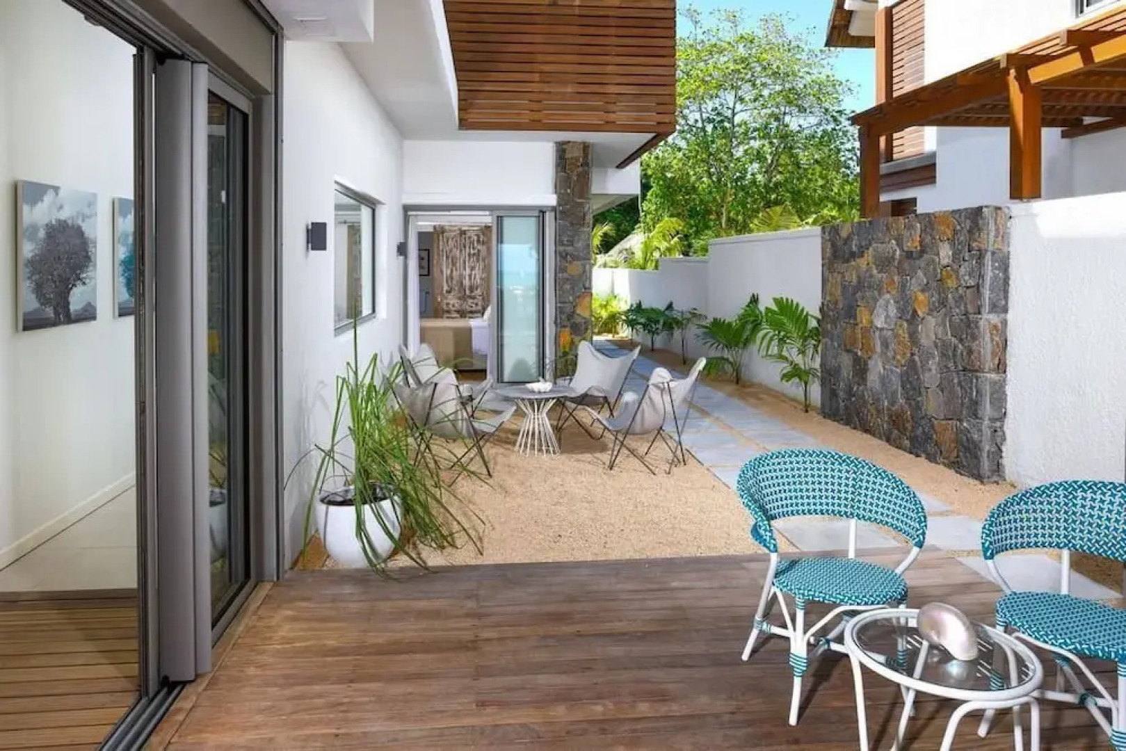 Beach and Pool Poste Lafayette