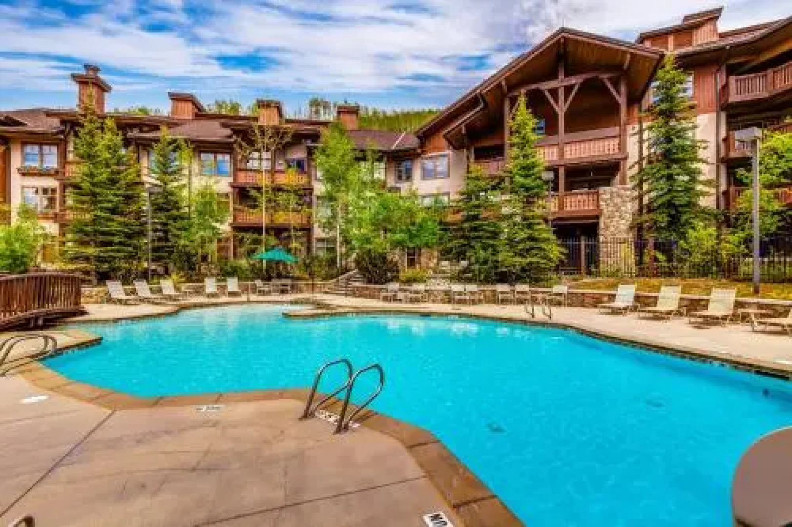 Eagle Springs East 101: Red-Wing Suite