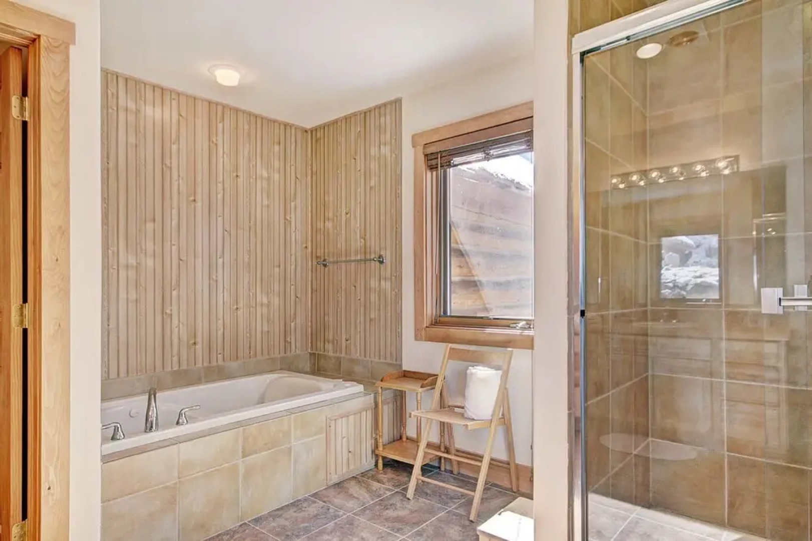 Stunning Mountain Getaway! Sleeps 10!