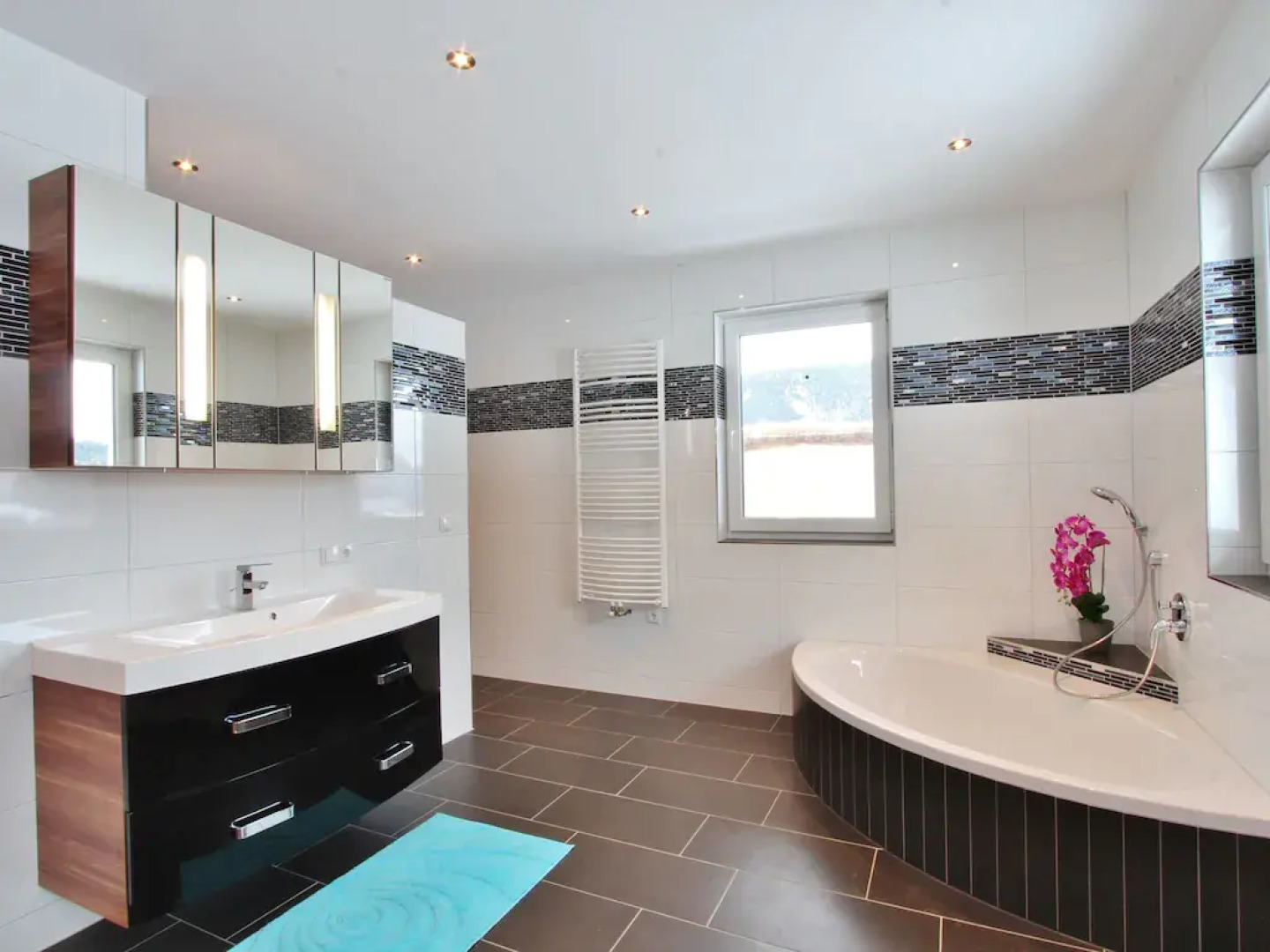 Spacious Villa With Garden in Hinterthiersee