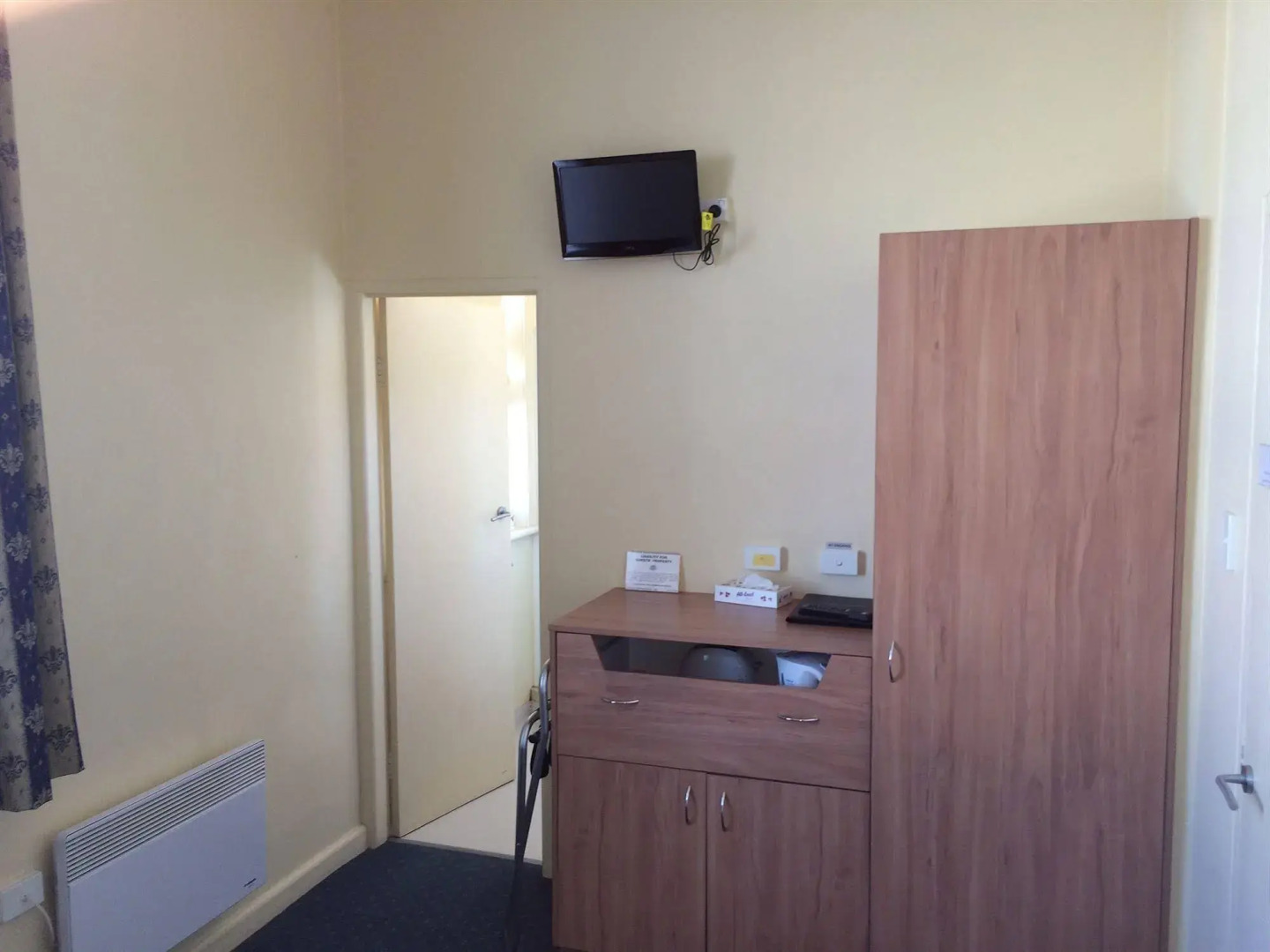 Star Bar Cafe & Hotel