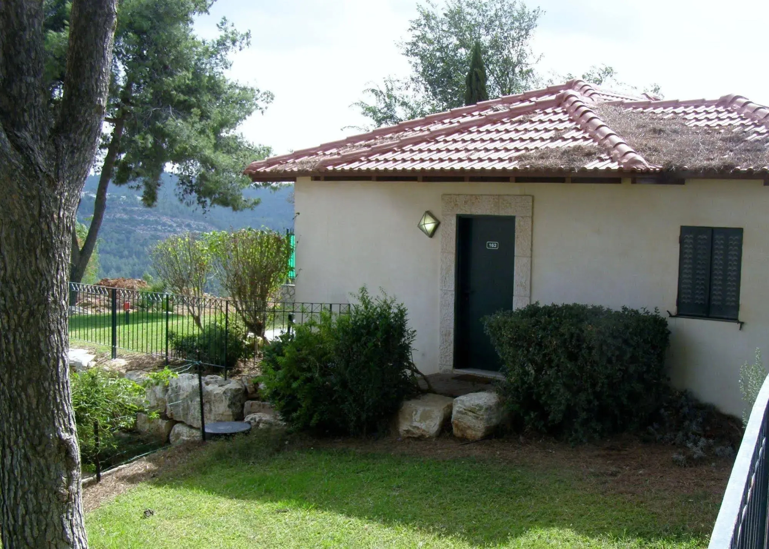 Shoresh Green Hills Family Suites Hotel
