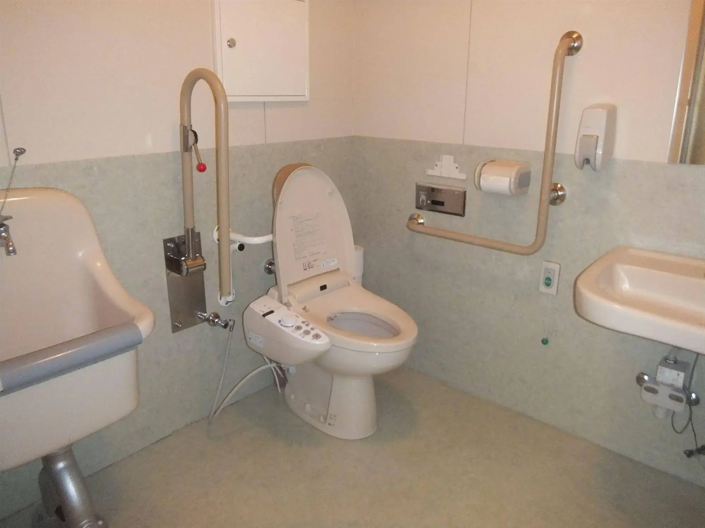 Hidamarinoyu Flop House - Hostel