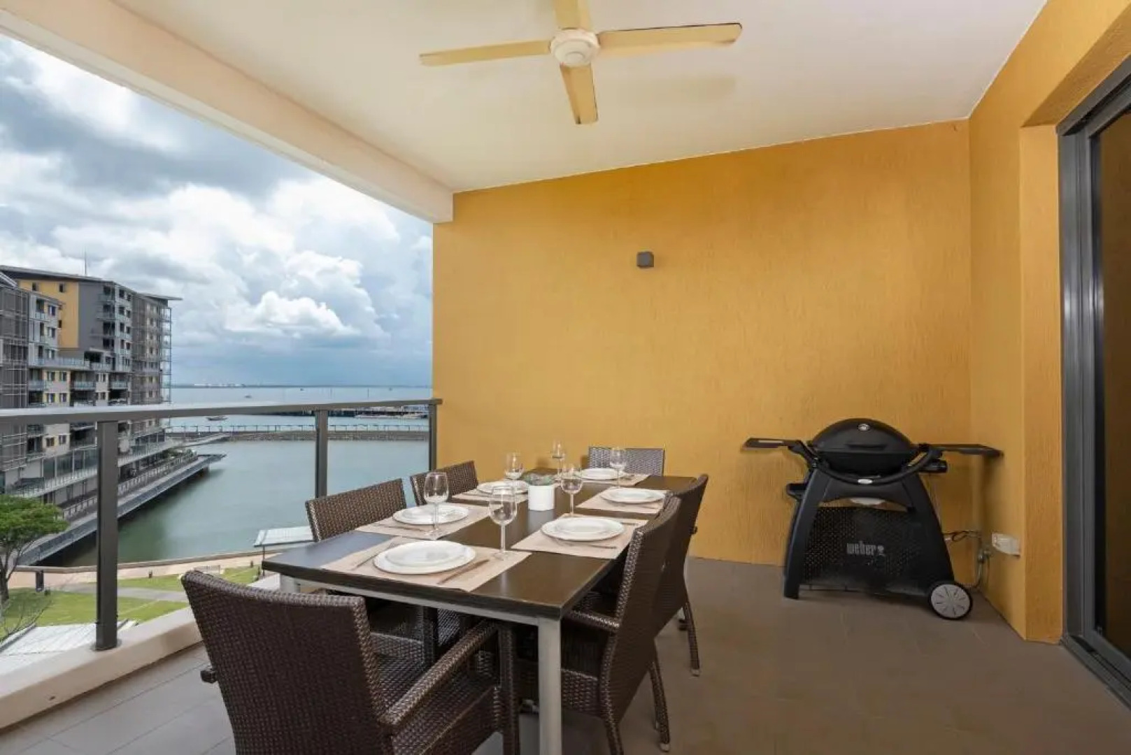 Saltwater Suites - 1,2 & 3 Bed Waterfront Apartments