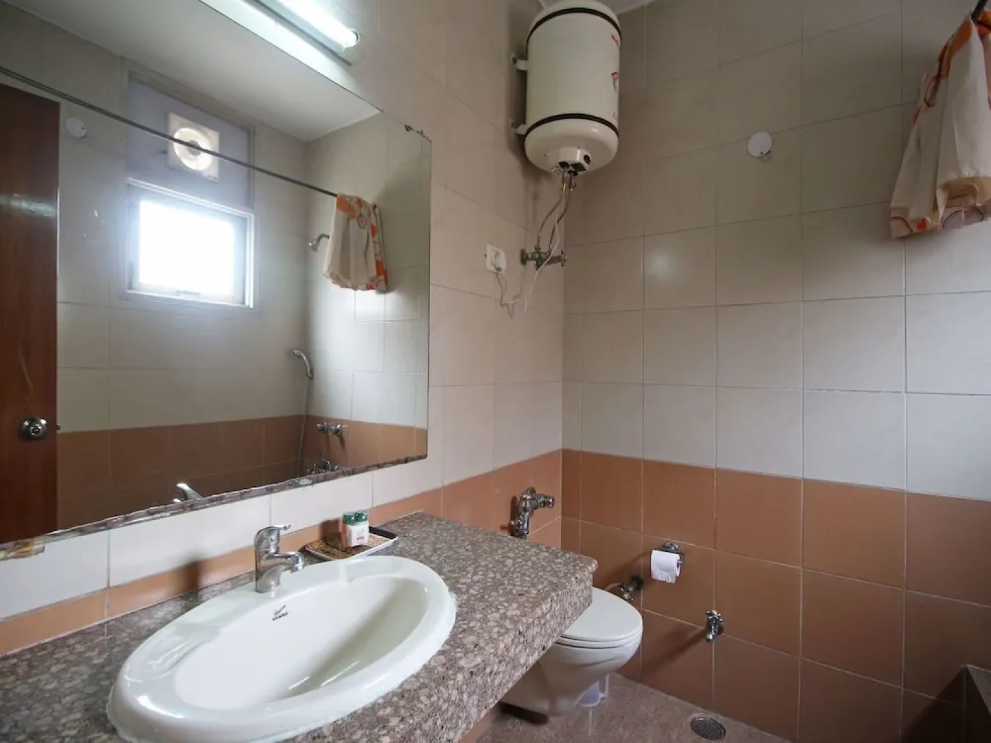 OYO 6977 Hotel Clarks