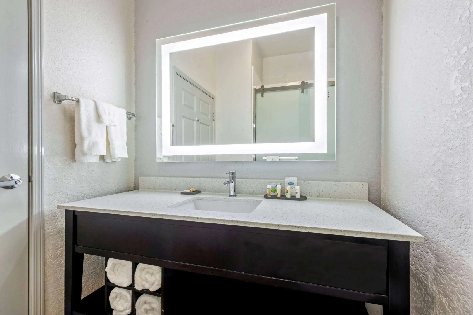 La Quinta Inn & Suites by Wyndham Kingwood Houston IAH Airpt