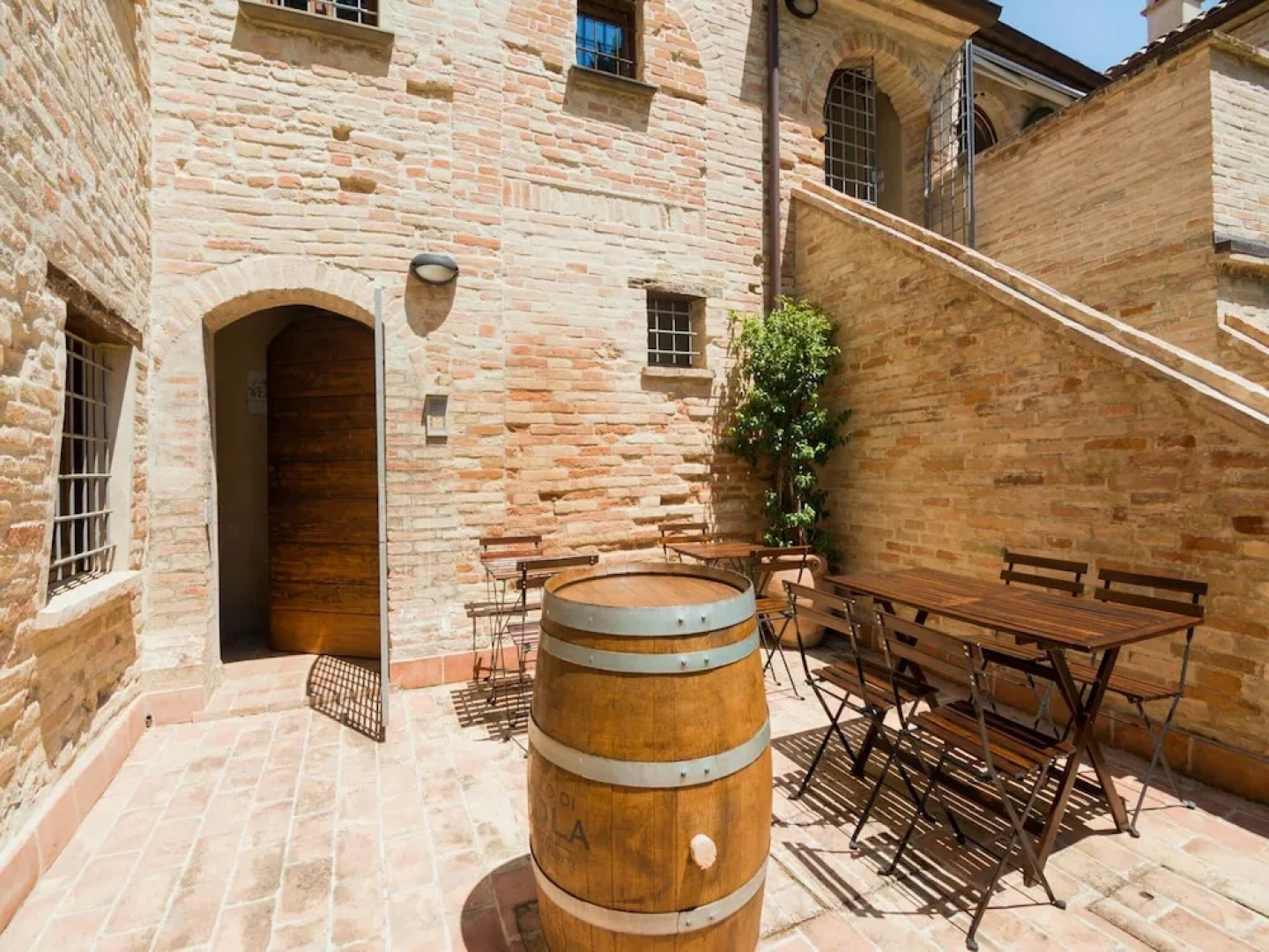 Stunning Apartment in Mombaroccio Near Metauro River