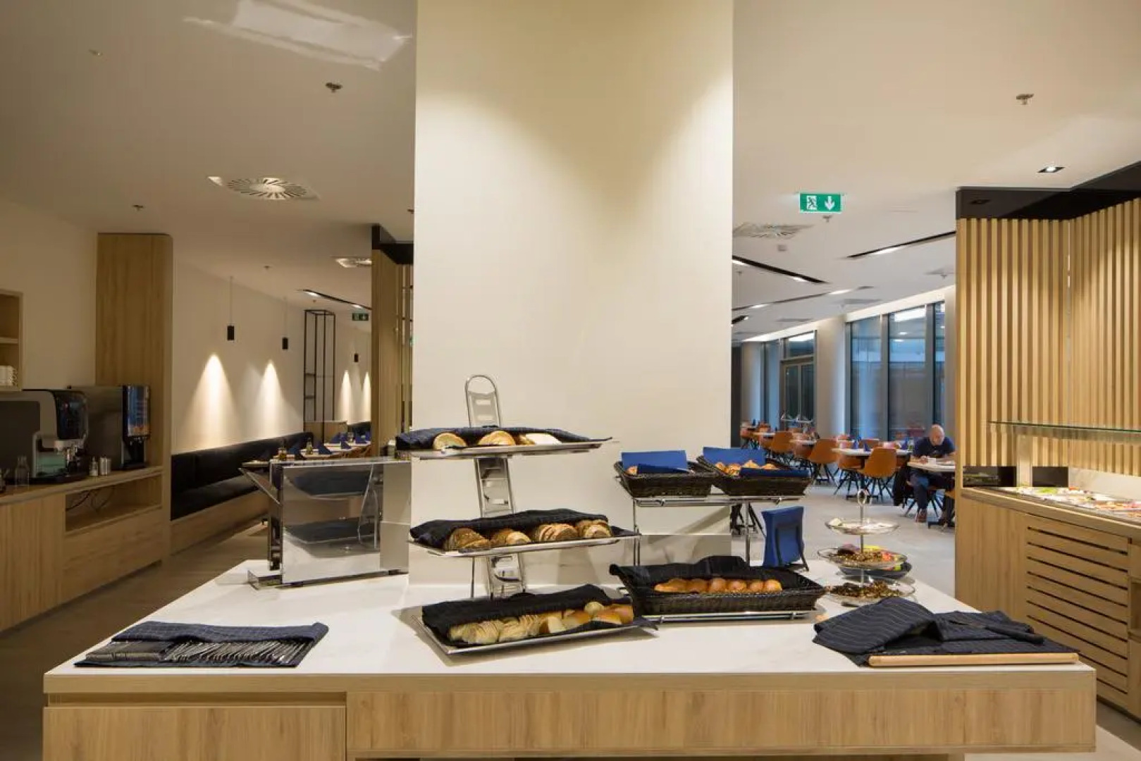 Akeah Verdi Budapest