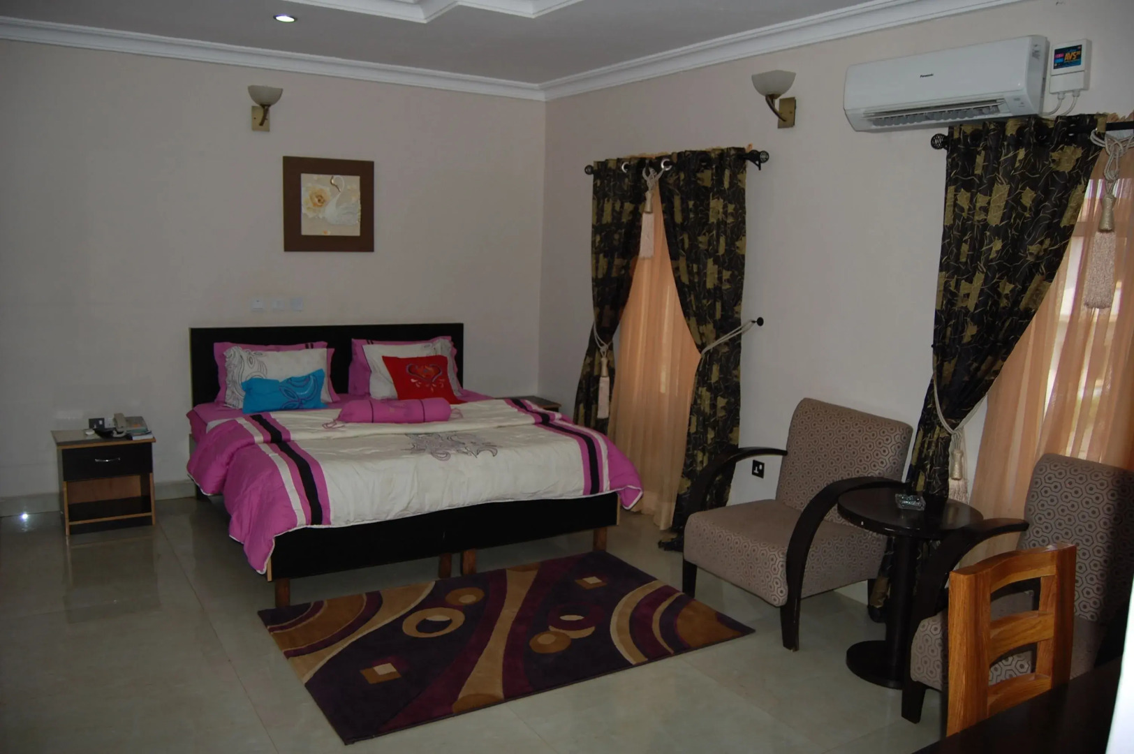 Nue-Crest Hotels And Suites