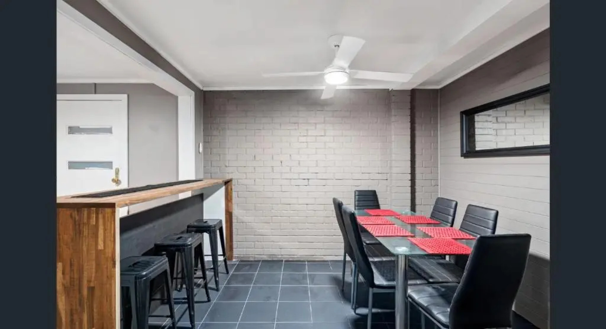 The Weeping Elm - Large and Spacious