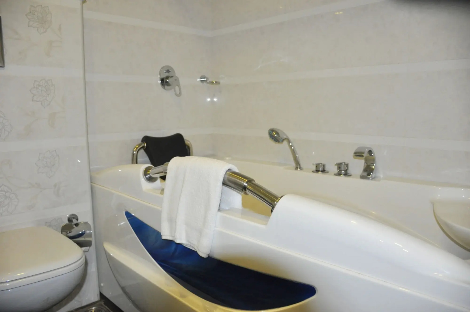 Lake Palace Hotel Trivandrum