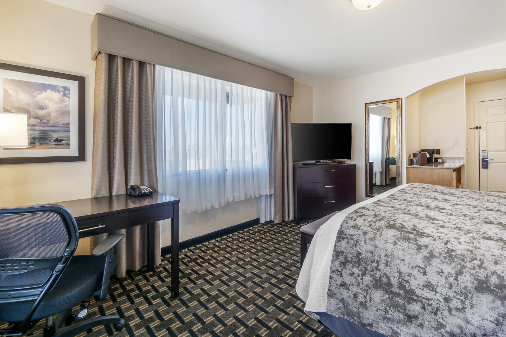 Best Western Plus Edmonds Harbor Inn