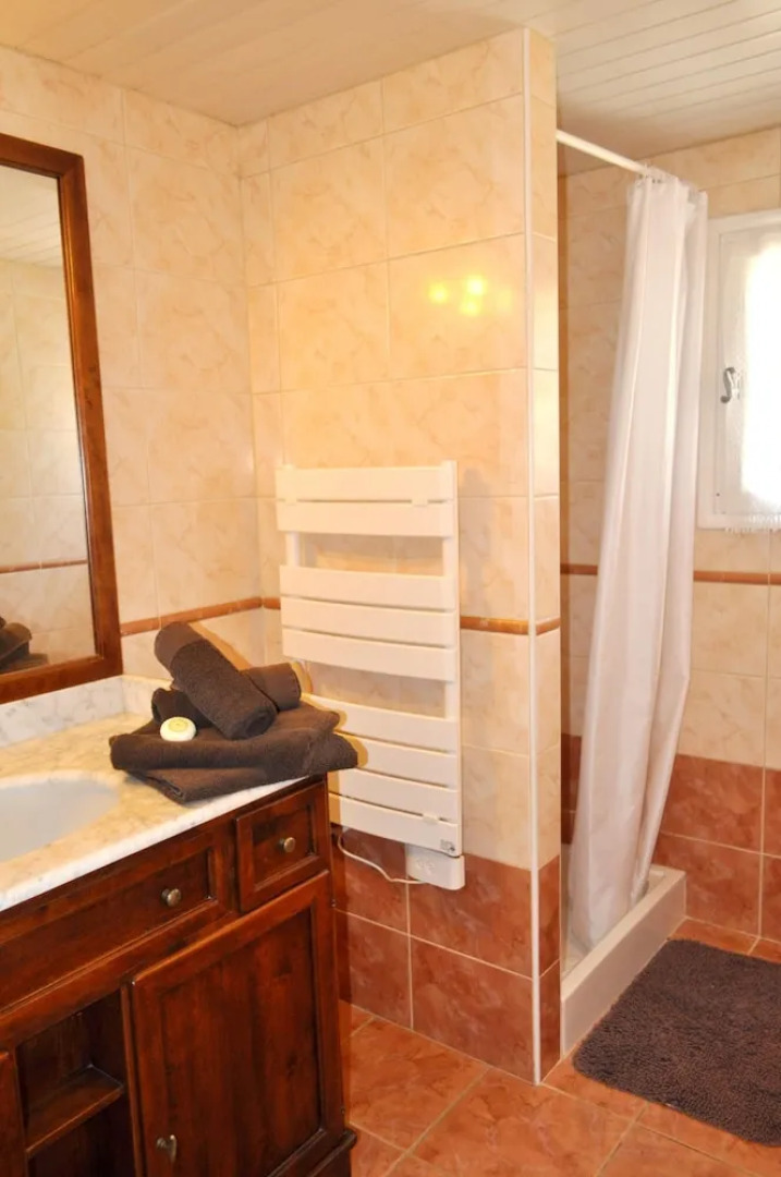 House With 4 Bedrooms in La Gaude, With Wonderful Mountain View, Priva